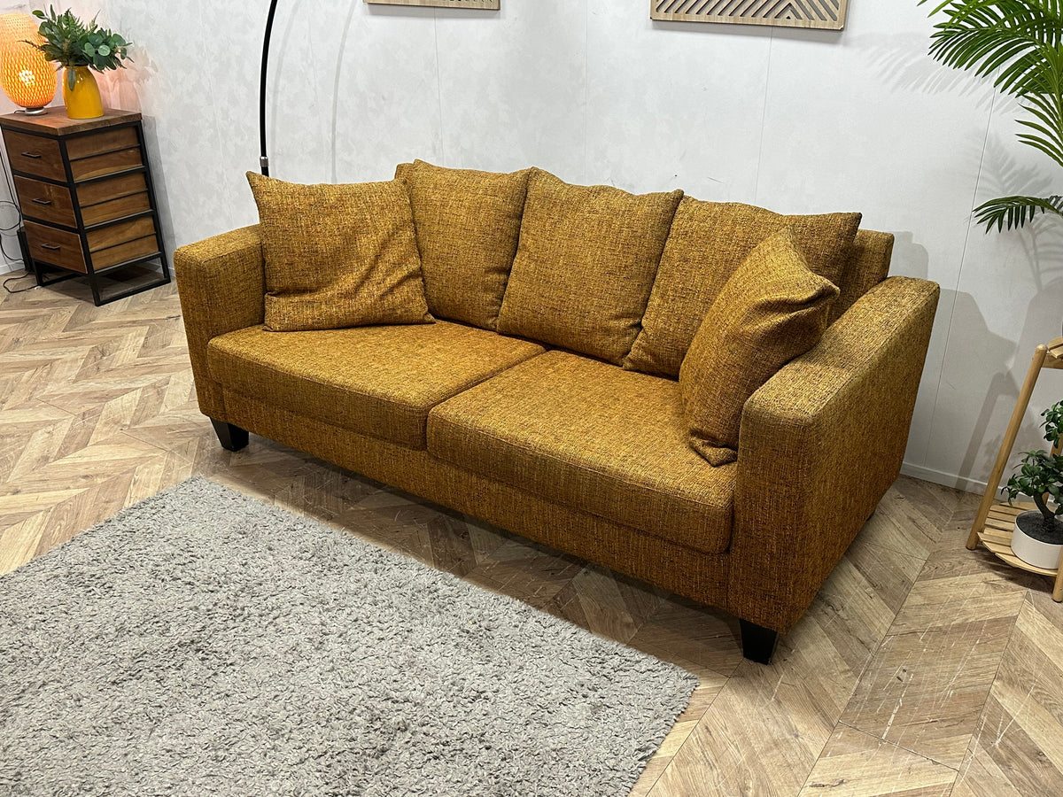 Gele 2.5-Zits Zetel Inc Hocker ~ Losse Kussens Met Afneembare Hoezen