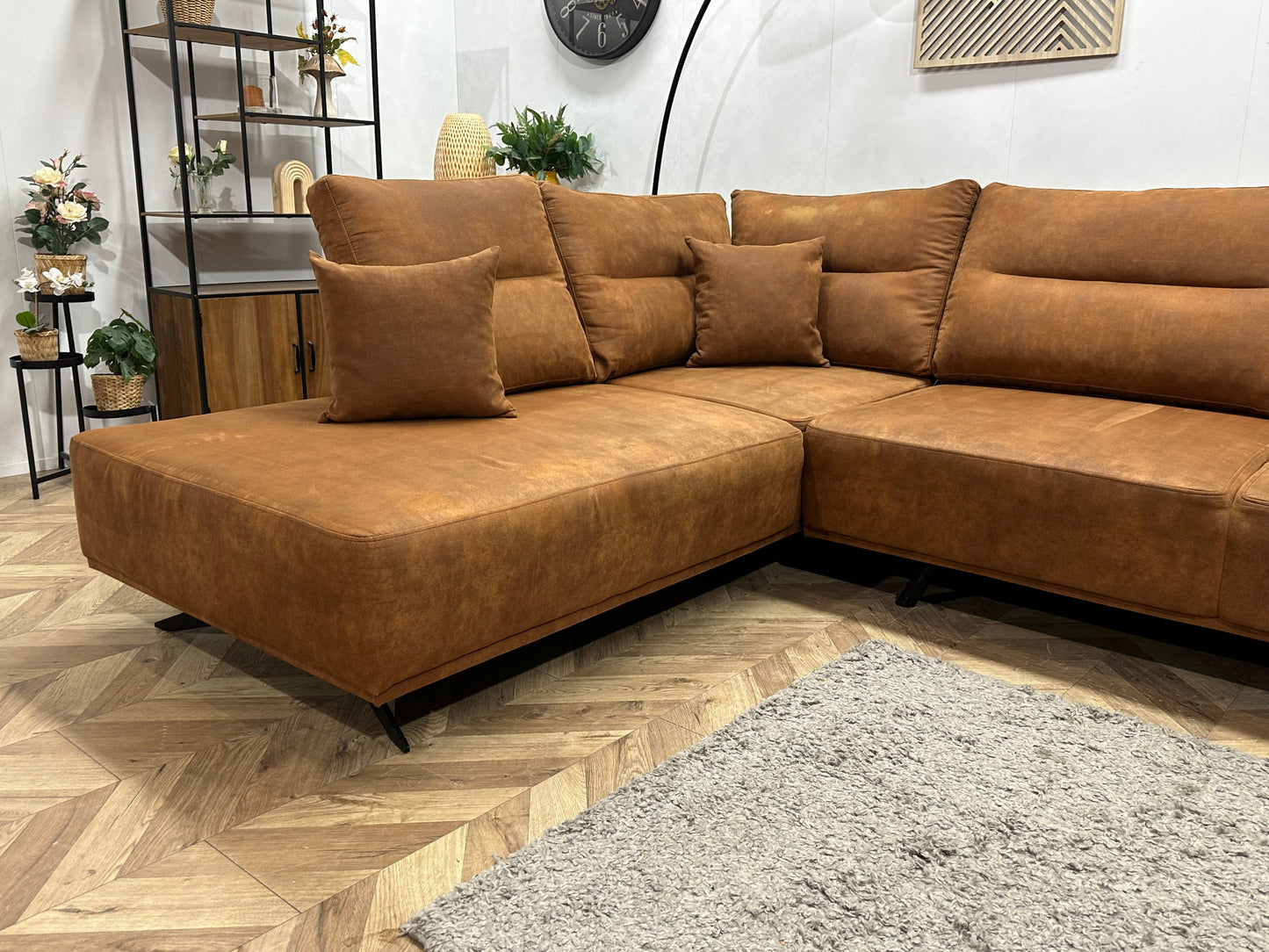 Cognac Bruine Suède Stoffen Hoekzetel ~ Losse Rugkussens Met Afneembare Hoezen