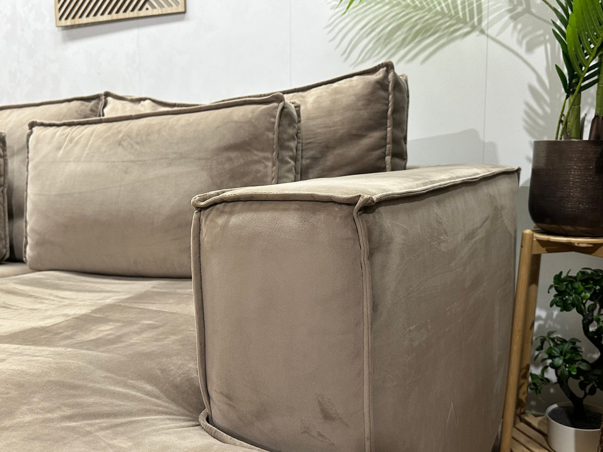 Licht Bruine Velvet U Zetel ~ Losse Kussens Met Afneembare Hoezen