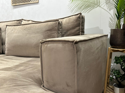 Licht Bruine Velvet U Zetel ~ Losse Kussens Met Afneembare Hoezen