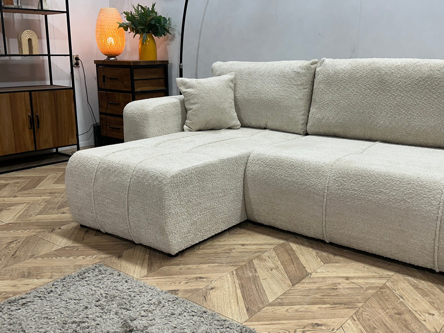 !Showroommodel! Witte Bouclé Stoffen U Zetel