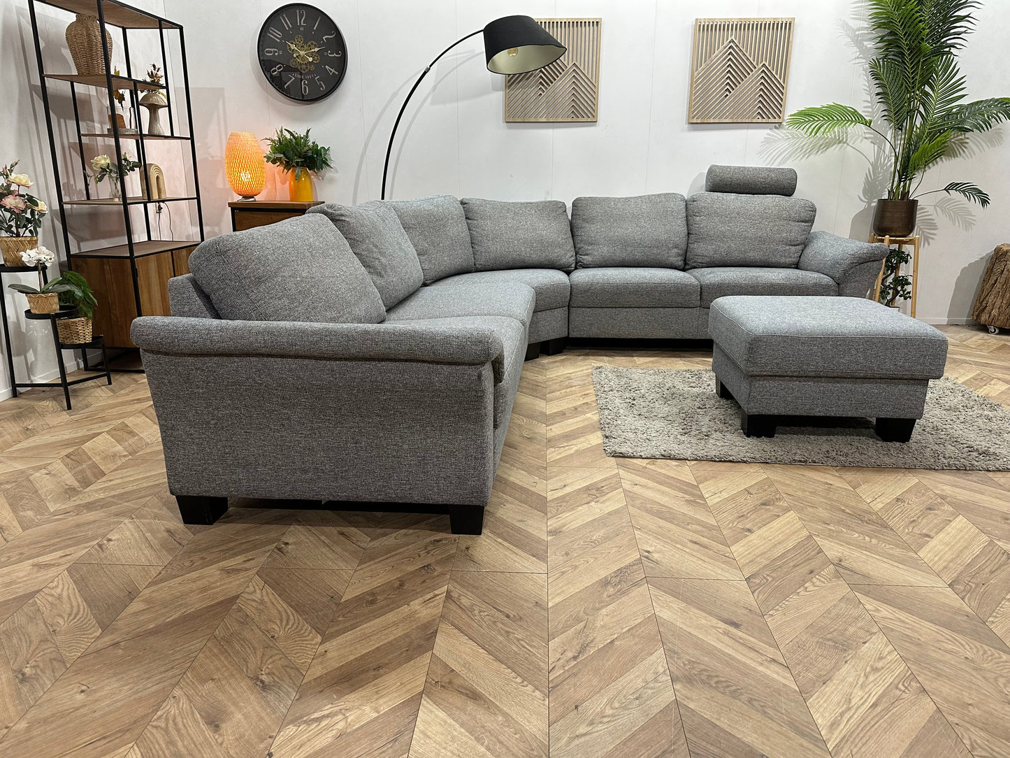 Licht Grijze Stoffen Hoekzetel Inc Hocker ~ Losse Rugkussens