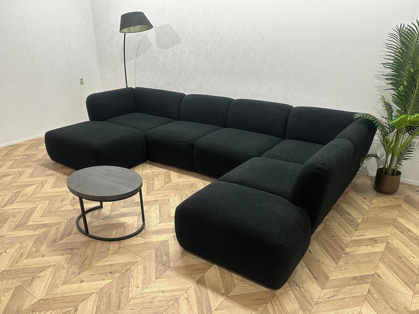 !Showroommodel! Zwarte Bouclé Stoffen U Zetel
