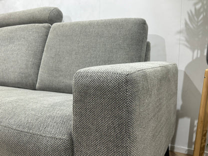 Licht Grijze Suede Stoffen Hoekzetel ~ Losse Rugkussens Met Afneembare Hoezen
