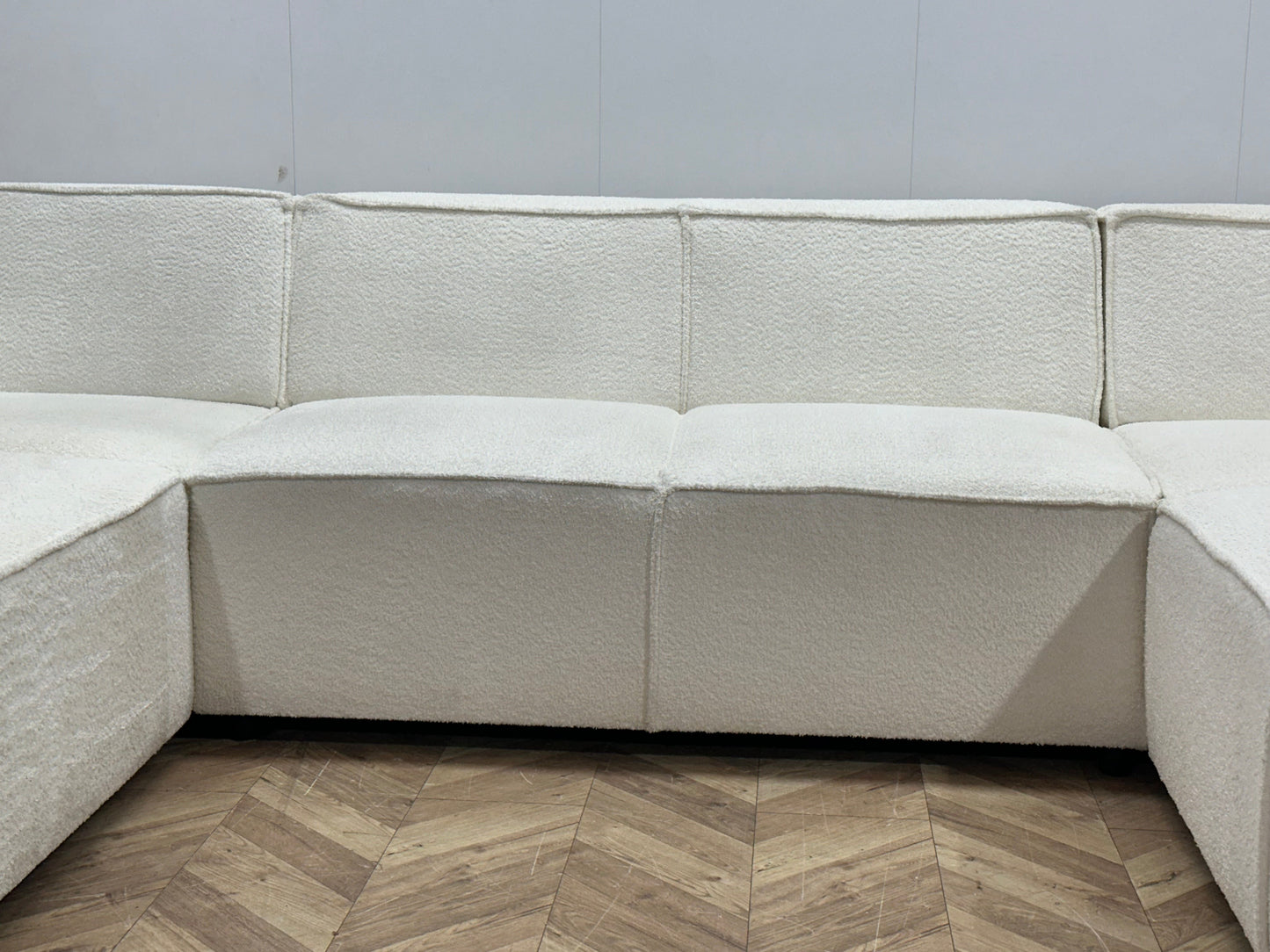 !Showroommodel! Witte Bouclé Stoffen U Zetel