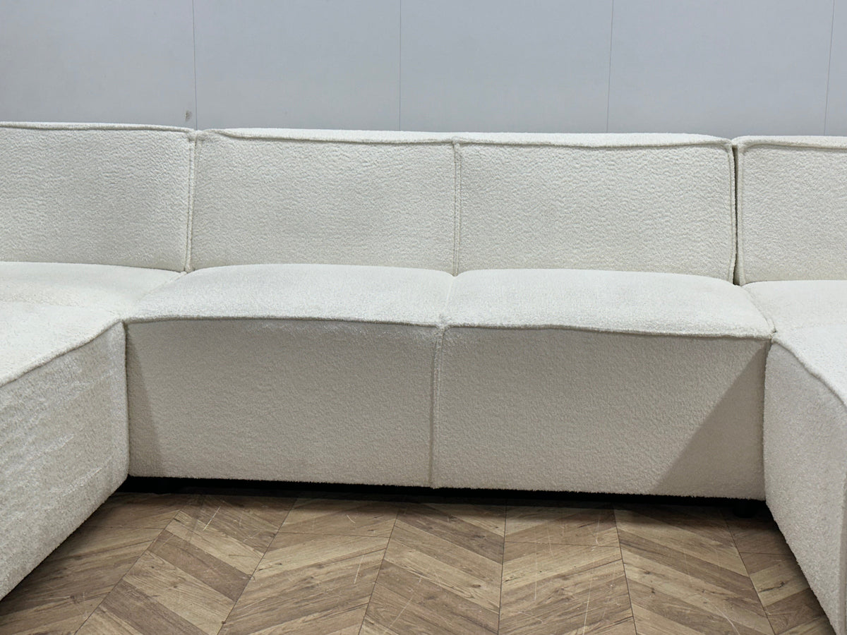 !Showroommodel! Witte Bouclé Stoffen U Zetel