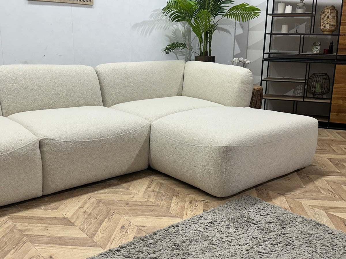 !Showroommodel! Witte/Crème Bouclé Stoffen U Zetel