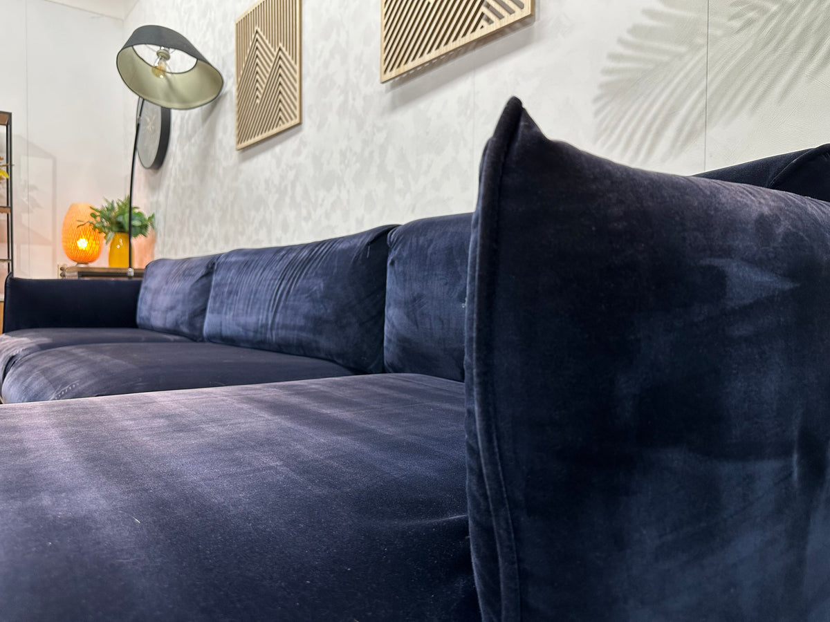 Blauwe Velvet Hoekzetel ~ Losse Rugkussens Met Afneembare hoezen