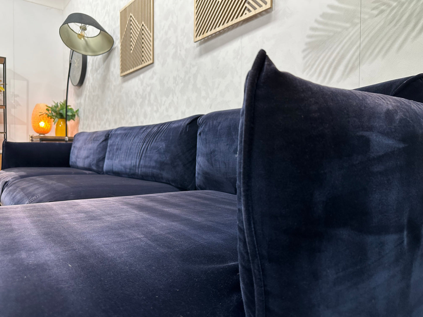 Blauwe Velvet Hoekzetel ~ Losse Rugkussens Met Afneembare hoezen