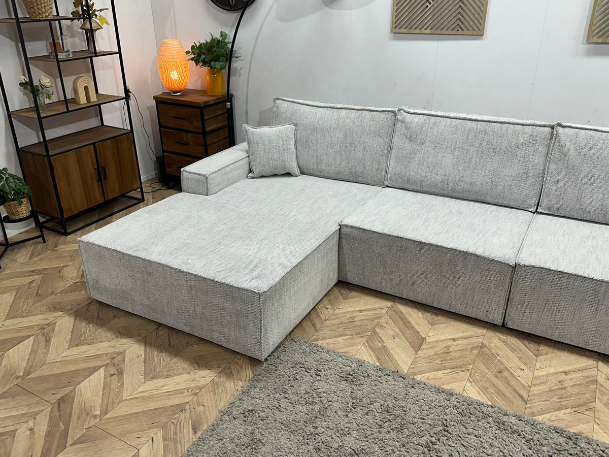Licht Grijze Velvet U Zetel ~ Losse Rugkussens Met Afneembare Hoezen