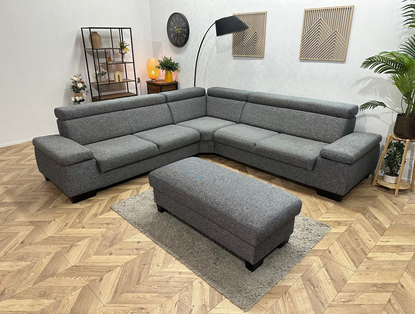 Grijze Hoekzetel Inc Hocker ~ Verstelbare Arm/Hoofdsteunen