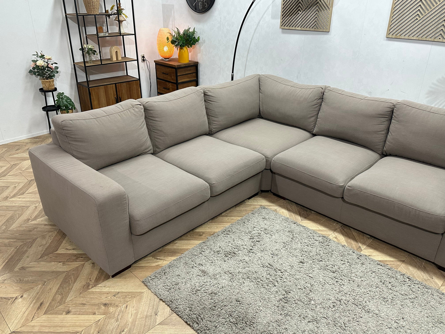 Taupe Hoekzetel ~ Losse Kussens Met Afneembare Hoezen
