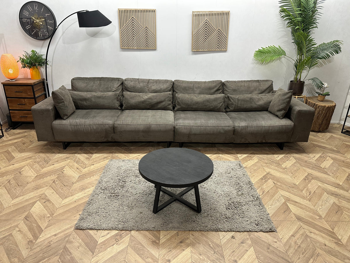 Taupe Suede Stoffen Rechte Zetel ~ Losse Rugkussens Met Afneembare Hoezen