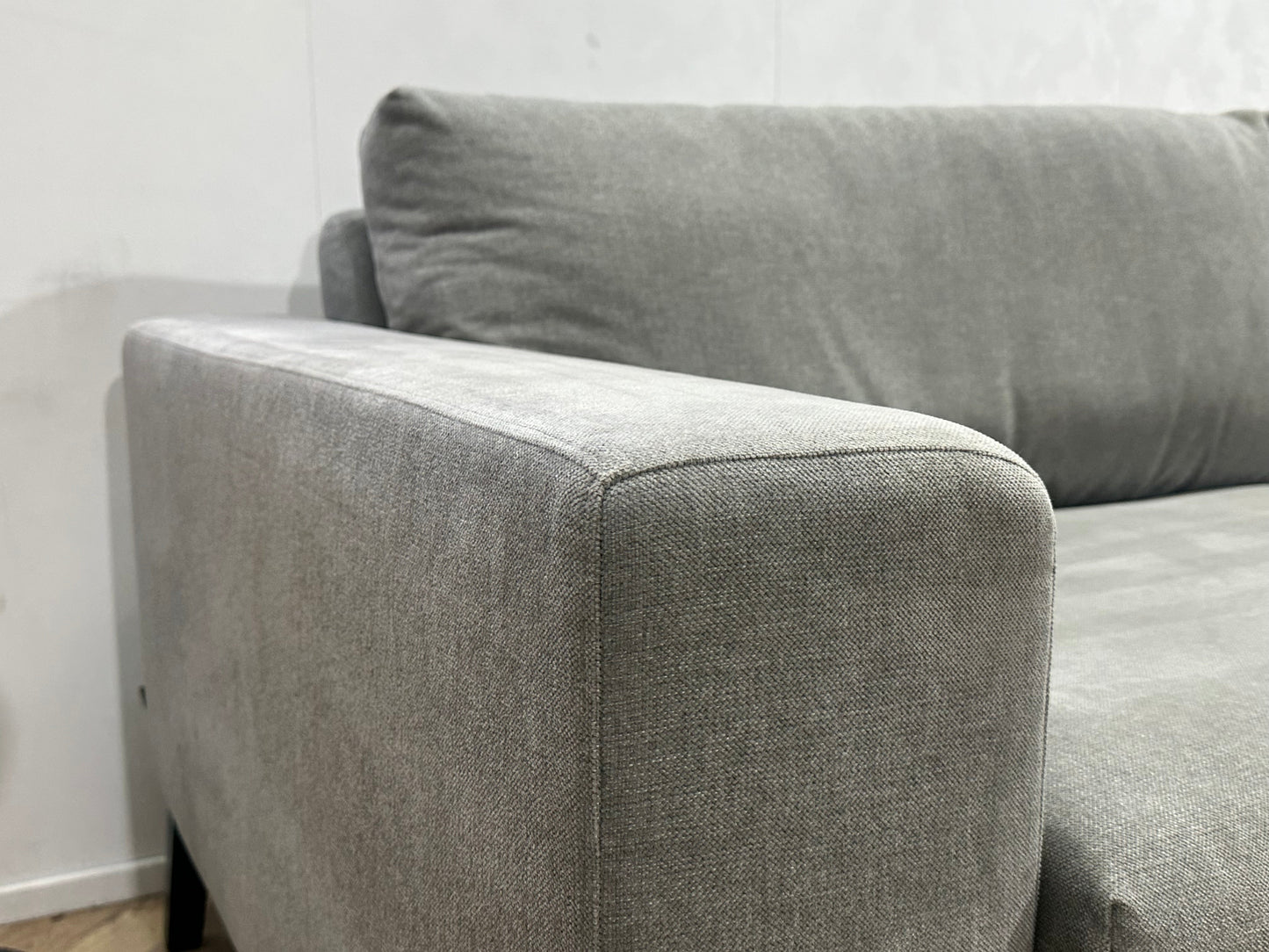 Hofstede Licht Grijze Suède Stoffen Design Hoekzetel ~ Losse Kussens Met Afneembare Hoezen