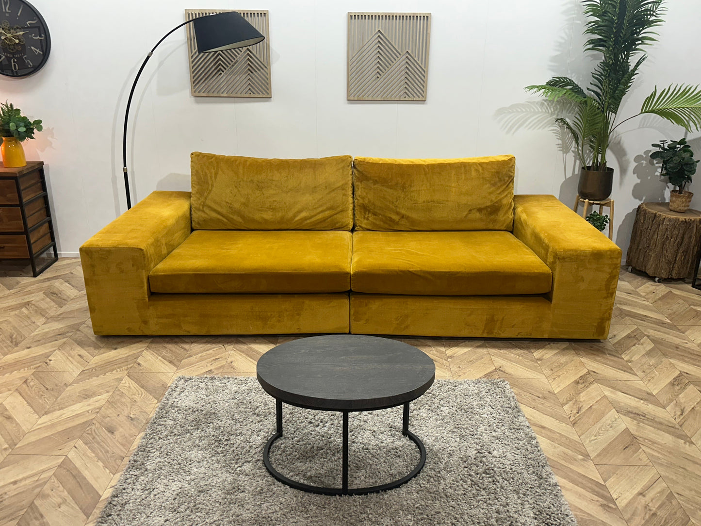 (2) Gele Velvet Rechte Zetel ~ Losse Kussens Met Afneembare Hoezen