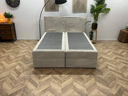!Showroommodel! Witte/Crème Ribstof Boxspring Inc Topper