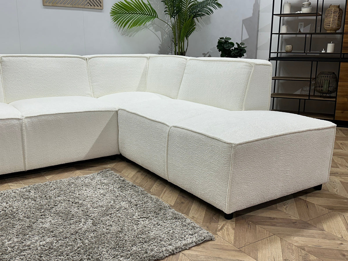 !Showroommodel! Witte Bouclé Stoffen Hoekzetel