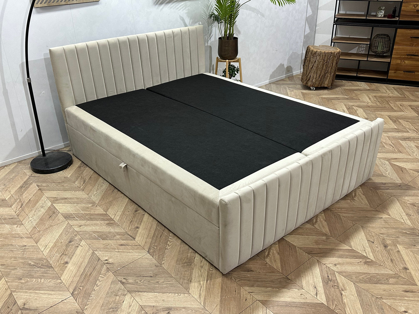 !Showroommodel! Beige Velvet Boxspring Inc Topper