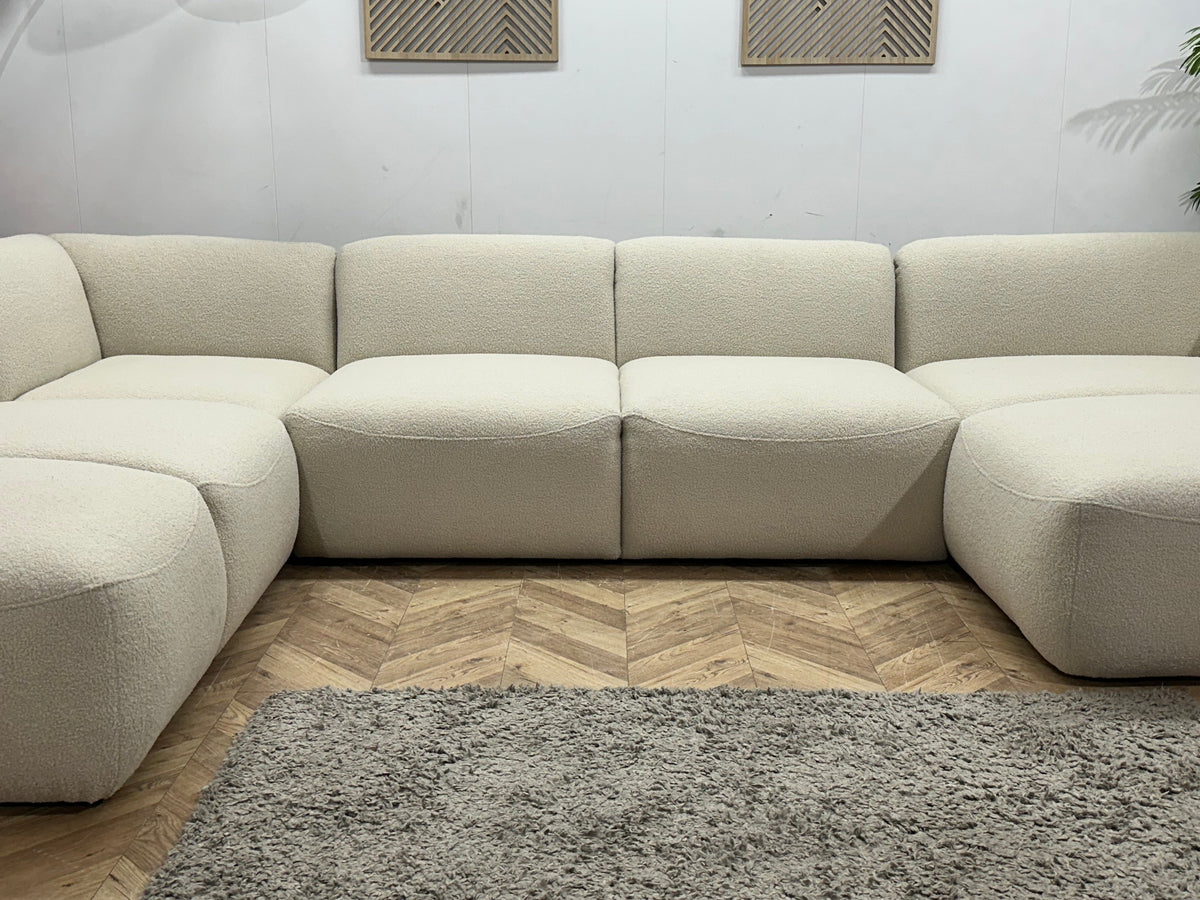 !Showroommodel! Witte/Crème Bouclé Stoffen U Zetel