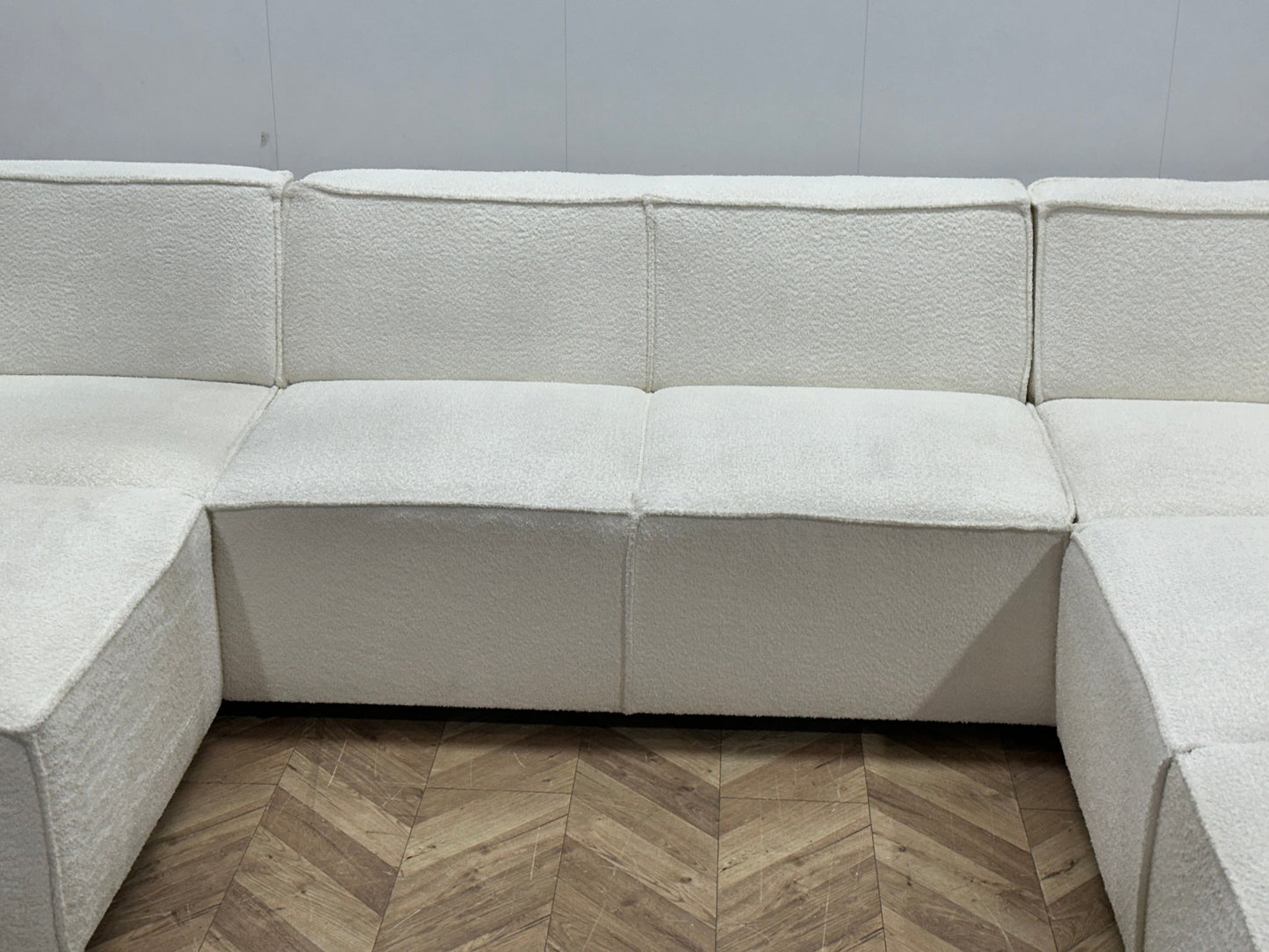 !Showroommodel! Witte Bouclé Stoffen U Zetel