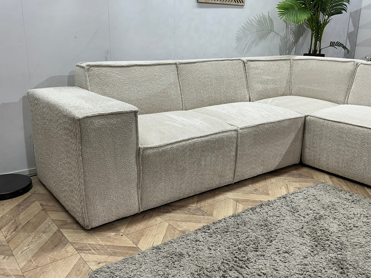 !Showroommodel! Witte/Crème Bouclé Stoffen Hoekzetel