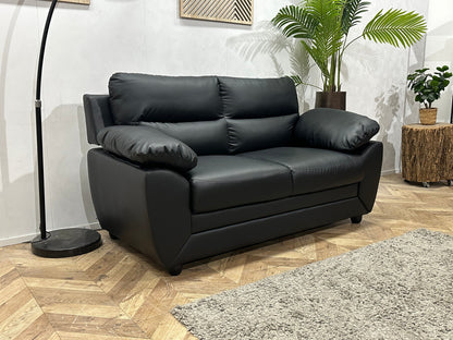 Zwarte Leather Look 2-Zits Zetel ~ Vaste Kussens
