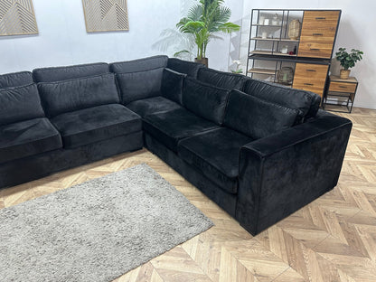 Zwarte Velvet Hoekzetel ~ Losse Kussens Met Afneembare Hoezen