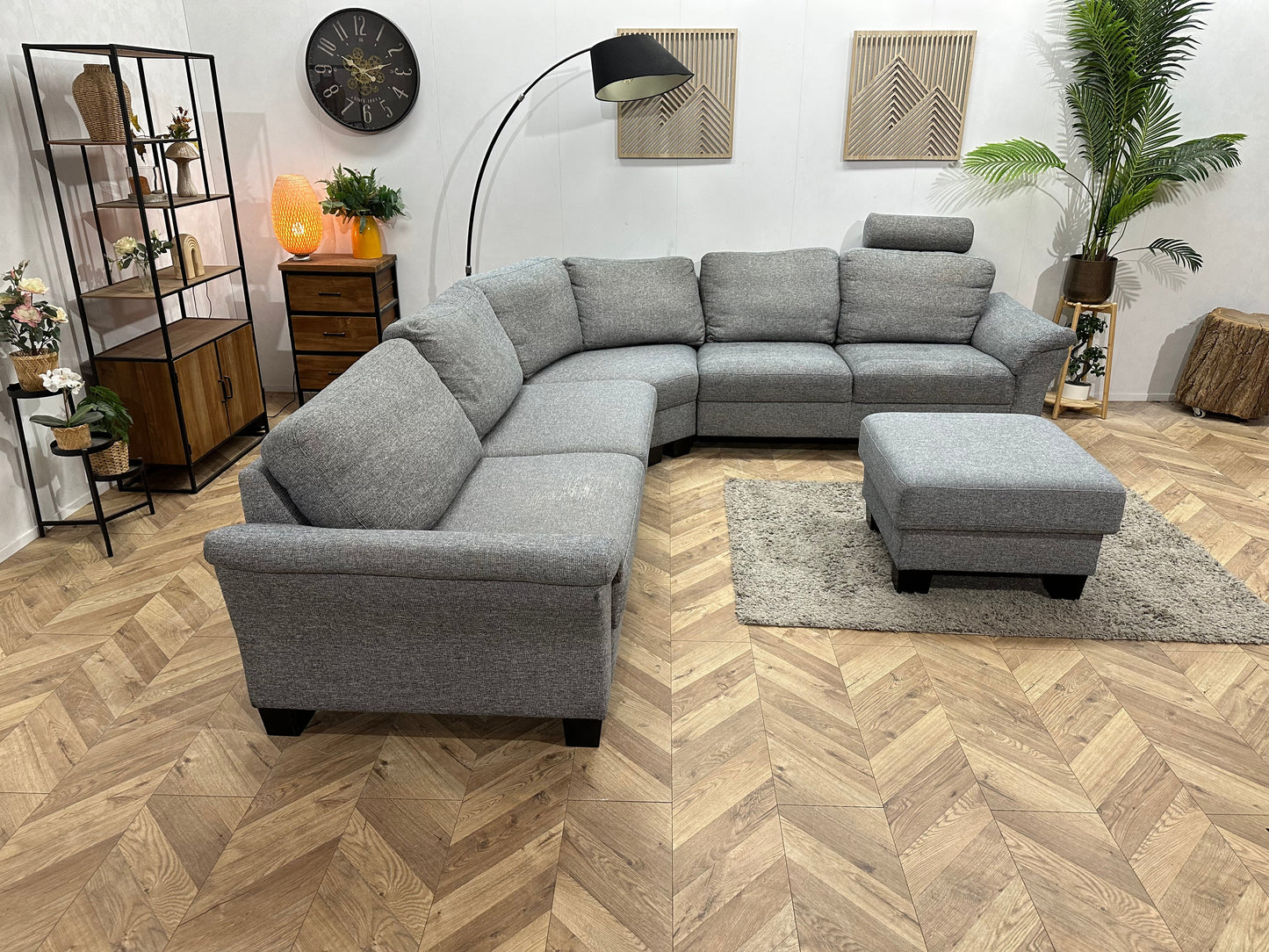 Licht Grijze Stoffen Hoekzetel Inc Hocker ~ Losse Rugkussens