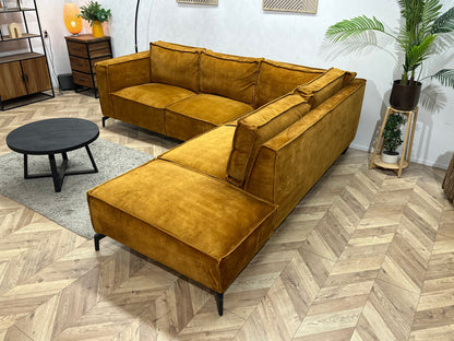 Oker Gele Velvet Hoekzetel ~ Losse Rugkussens Met Afneembare Hoezen