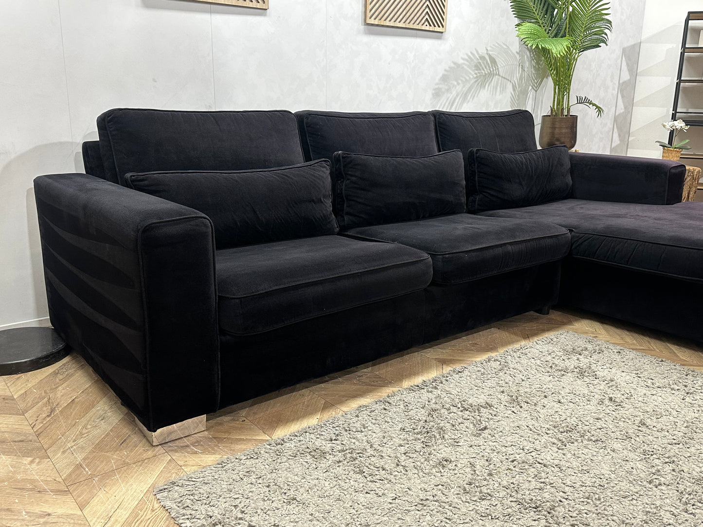 Zwarte Velvet Hoekzetel ~ Losse Kussens Met Afneembare Hoezen