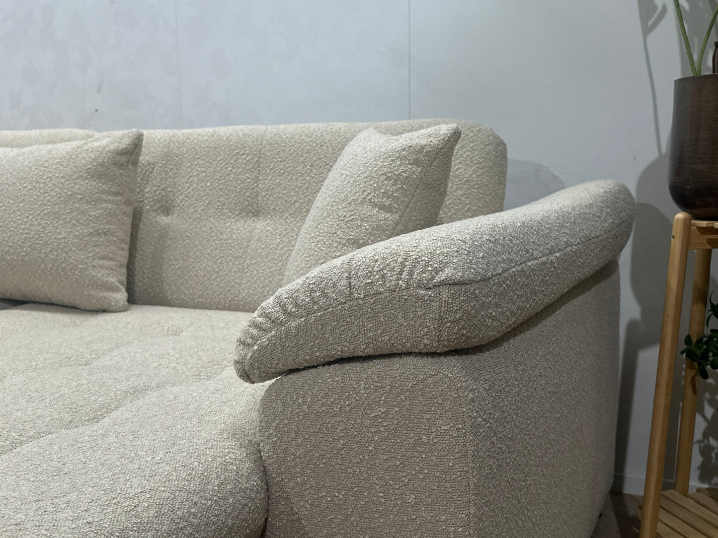 !Showroommodel! Witte/Crème Bouclé Stoffen U Zetel