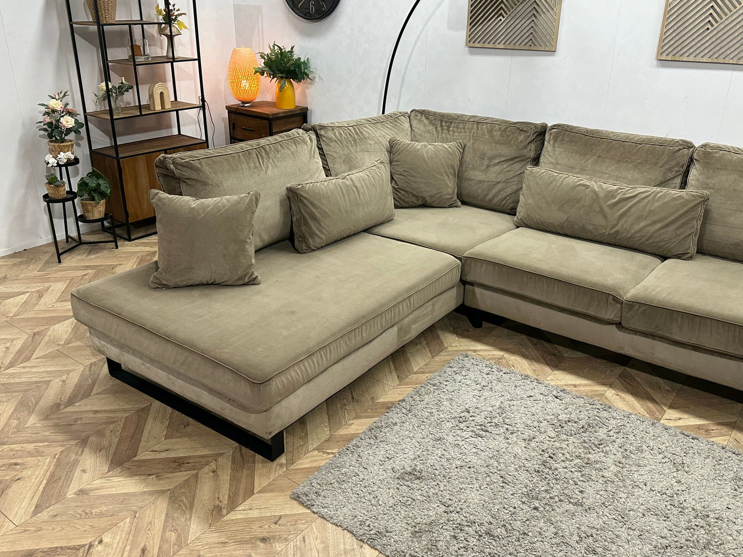 Licht Bruine Velvet Hoekzetel ~ Losse Kussens Met Afneembare Hoezen
