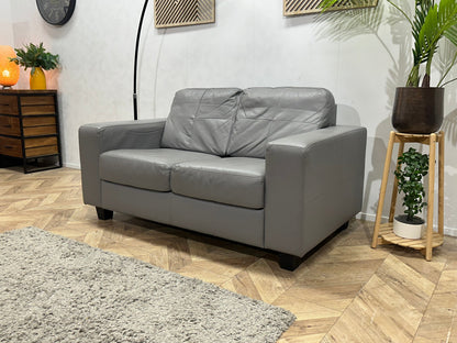 Grijze Leather Look 2-Zits Zetel ~ Vaste Kussens