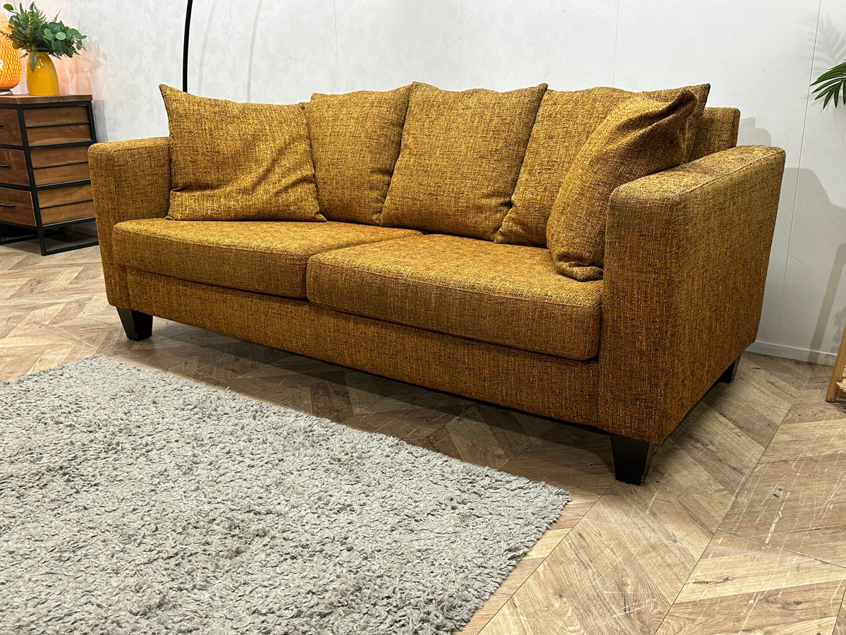 Gele 2.5-Zits Zetel Inc Hocker ~ Losse Kussens Met Afneembare Hoezen