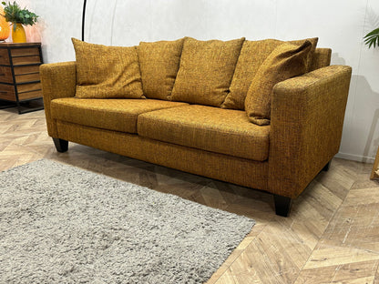 Gele 2.5-Zits Zetel Inc Hocker ~ Losse Kussens Met Afneembare Hoezen