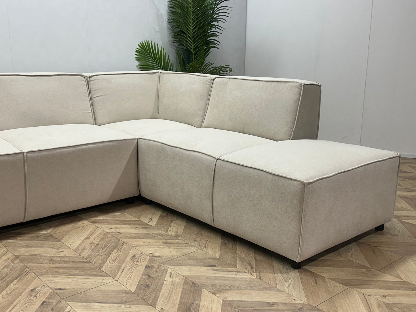 !Showroommodel! Crème Suede Stoffen U Zetel