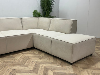 !Showroommodel! Crème Suede Stoffen U Zetel
