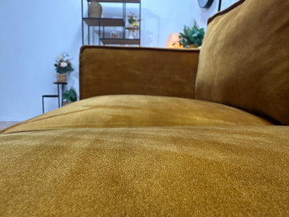 Oker Gele Velvet Hoekzetel ~ Losse Rugkussens Met Afneembare Hoezen