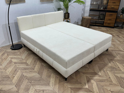 !Showroommodel! Witte Bouclé Stoffen Boxspring Inc Topper
