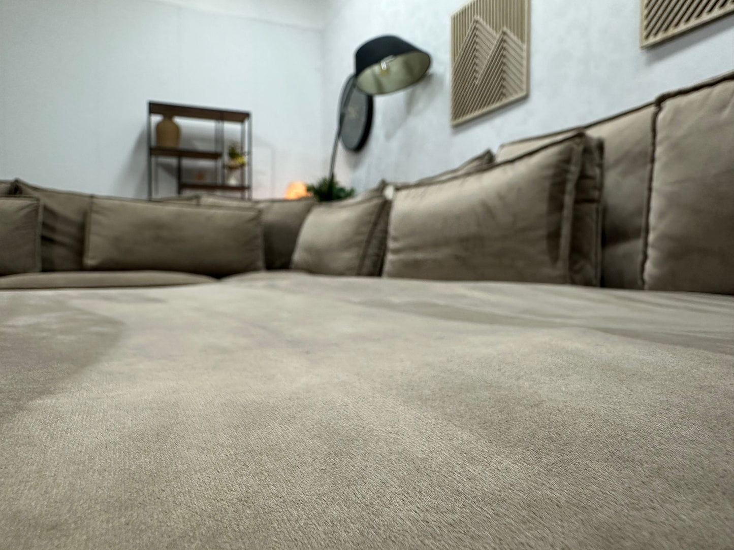 Licht Bruine Velvet U Zetel ~ Losse Kussens Met Afneembare Hoezen