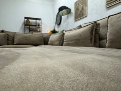 Licht Bruine Velvet U Zetel ~ Losse Kussens Met Afneembare Hoezen
