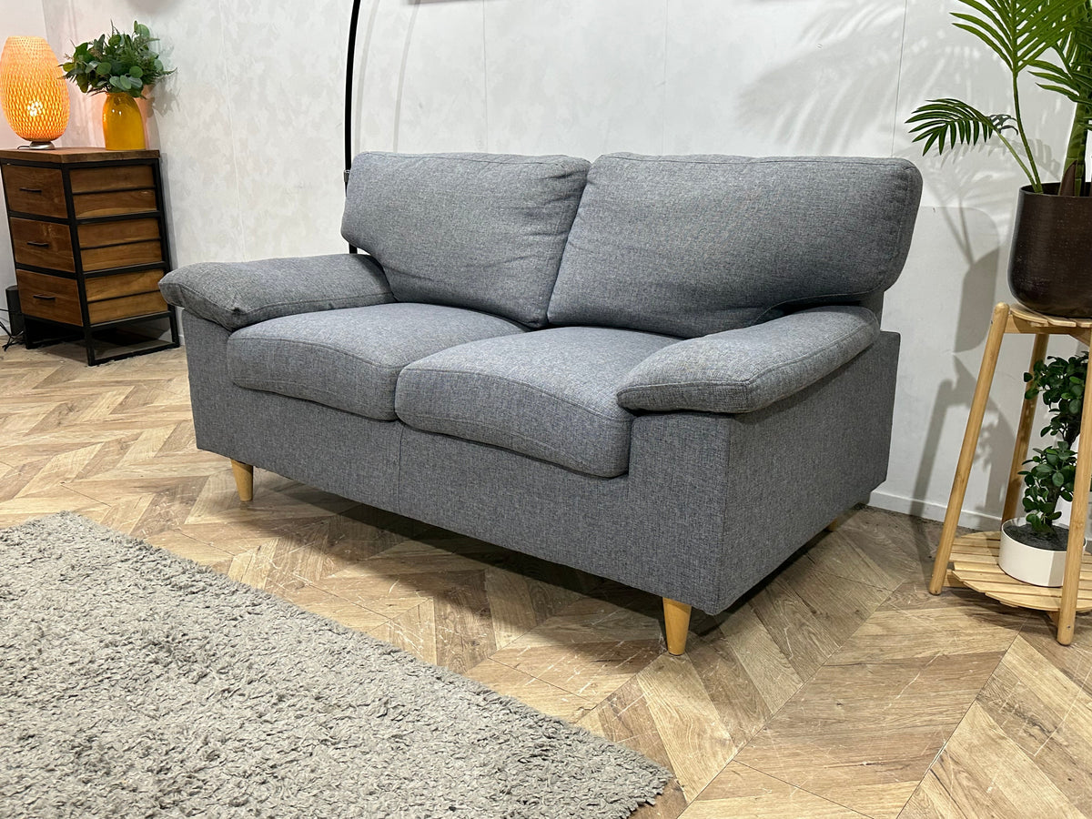 Grijze 2-Zits Zetel Inc Hocker ~ Losse Kussens Met Afneembare Hoezen