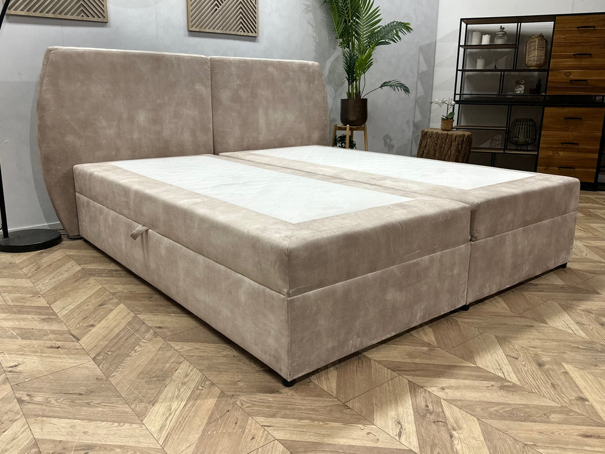 !Showroommodel! Beige Velvet Boxspring Inc Topper