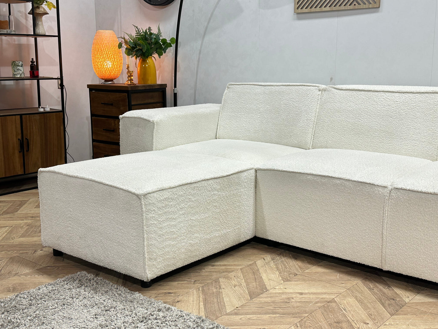 !Showroommodel! Witte Bouclé Stoffen U Zetel