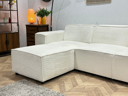 !Showroommodel! Witte Bouclé Stoffen U Zetel