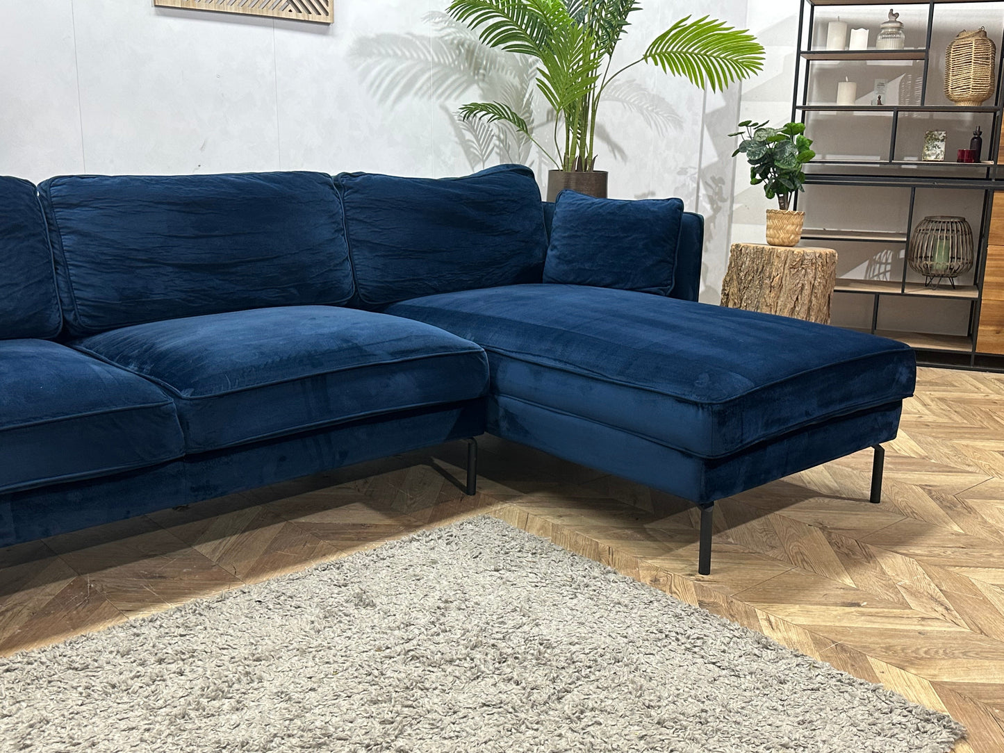 Blauwe Velvet Hoekzetel ~ Losse Rugkussens Met Afneembare Hoezen