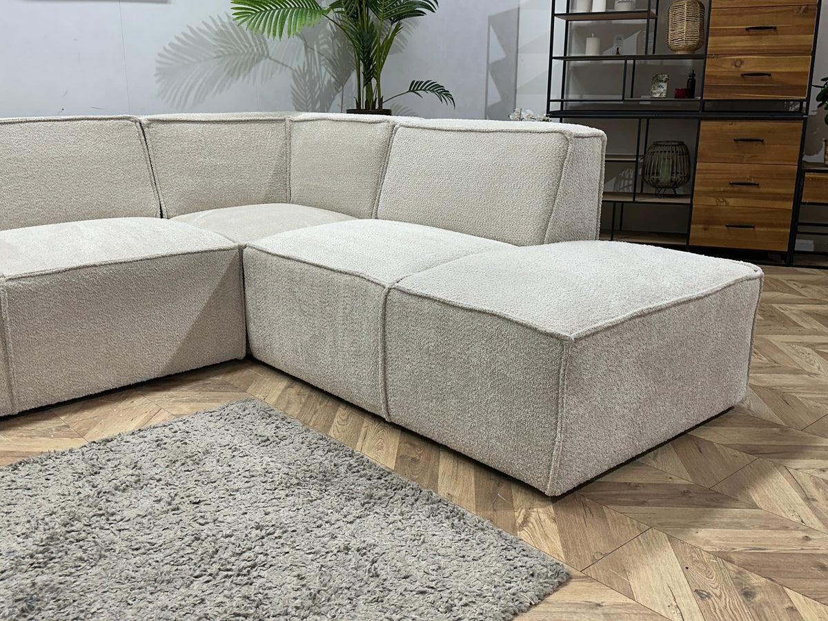 !Showroommodel! Witte/Crème Bouclé Stoffen Hoekzetel