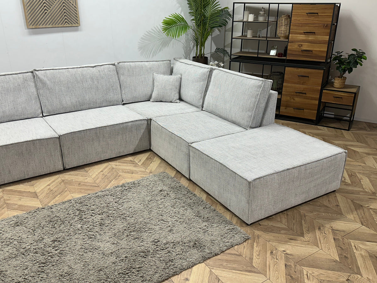 Licht Grijze Velvet U Zetel ~ Losse Rugkussens Met Afneembare Hoezen