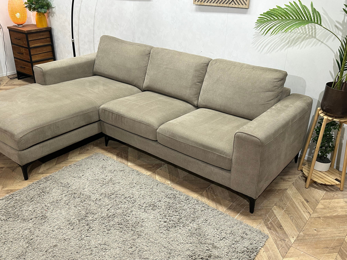 Beige Suède Stoffen Hoekzetel ~ Losse Kussens Met Afneembare Hoezen