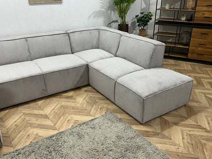 !Showroommodel! Licht Grijze Ribstof U Zetel